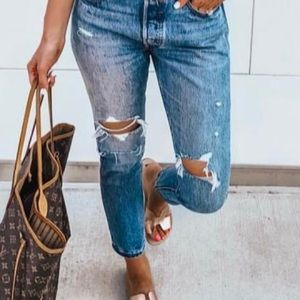 Levi 501 Distressed boyfriend denim 29